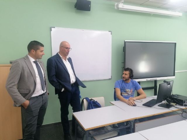 260 alumnos inauguran la enseñanza de inglés a distancia que imparte por primera vez la Escuela Oficial de Idiomas - 2, Foto 2