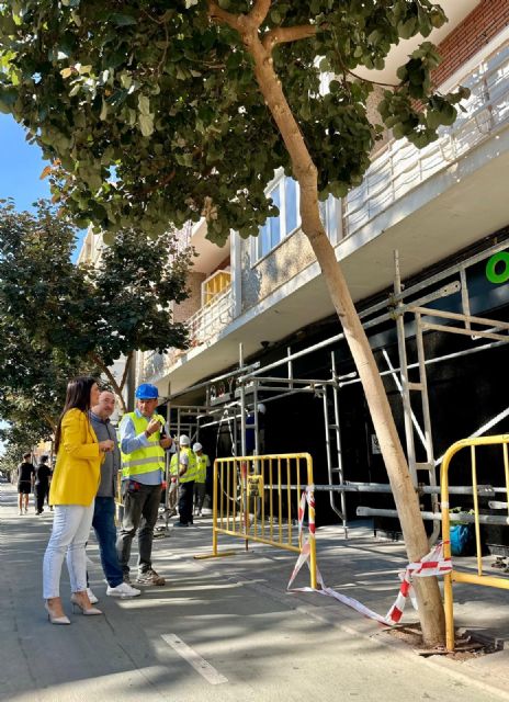 El Ayuntamiento concede la licencia para la reparación de los balcones del edificio de la calle Jerónimo Santa Fe - 2, Foto 2