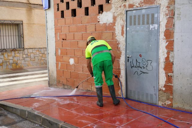 El Ayuntamiento de Santomera pone en marcha un plan de choque de limpieza - 1, Foto 1