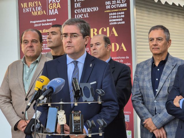 El Ayuntamiento de Murcia impulsa el comercio local con la feria 'Murcia está de moda' en el Paseo Alfonso X - 3, Foto 3