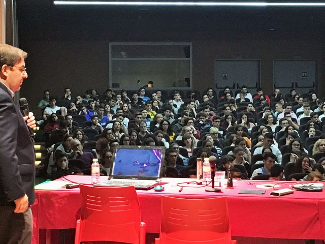 Más de mil alumnos de Secundaria participan en un ciclo de conferencias sobre tecnología - 1, Foto 1