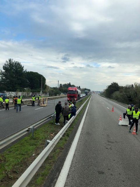 Froet califica de insostenible la situación de los camioneros atrapados en Francia y augura una cascada de pérdidas - 1, Foto 1