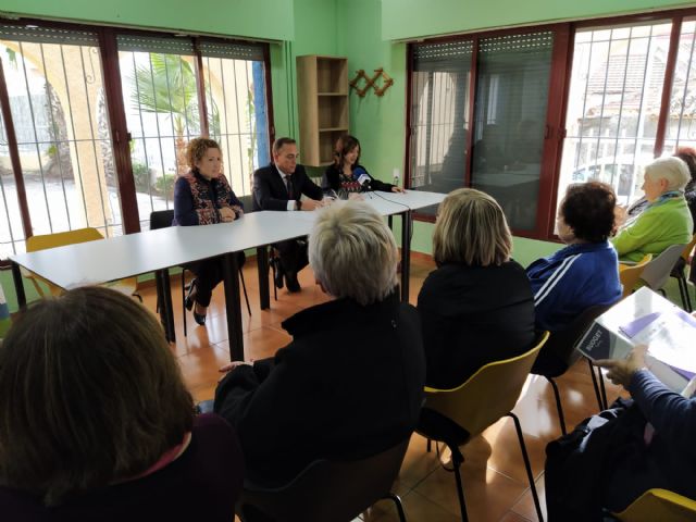 Columbares presenta la publicación Sabores y saberes de la Pesca artesanal de la Región de Murcia en los hogares del pensionista - 1, Foto 1