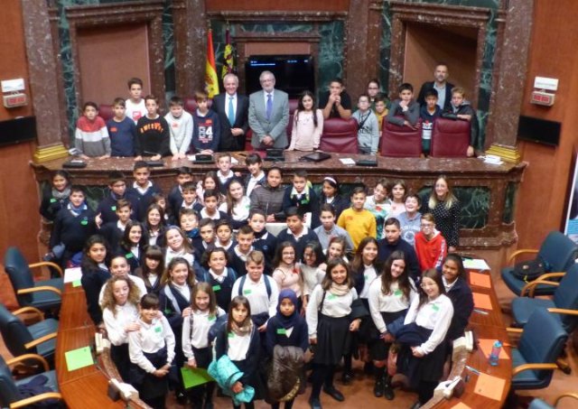 Escolares de la región se comprometen a proteger el medio ambiente con pequeños gestos cotidianos - 1, Foto 1