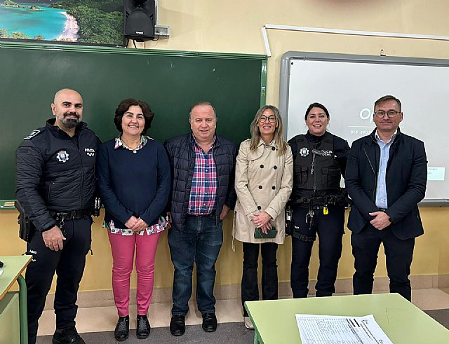 La campaña informativa sobre el uso del patinete eléctrico en Cieza llega a los centros escolares - 1, Foto 1