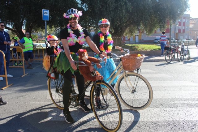 El Día de la Bicicleta reúne a cerca de 500 participantes en una jornada familiar en la que se sortearon 10 cascos y tres bicicletas - 3, Foto 3