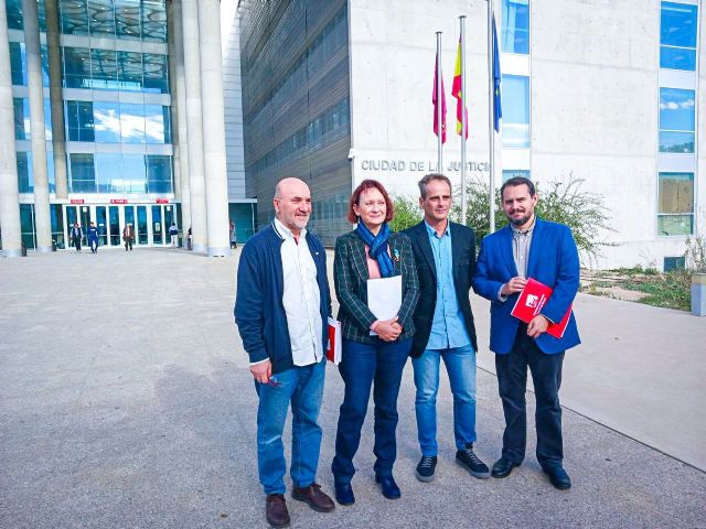 Izquierda Unida-Verdes y Podemos denuncian ante la Fiscalía las subidas ilegales en las tarifas del agua avaladas por el Gobierno regional - 1, Foto 1