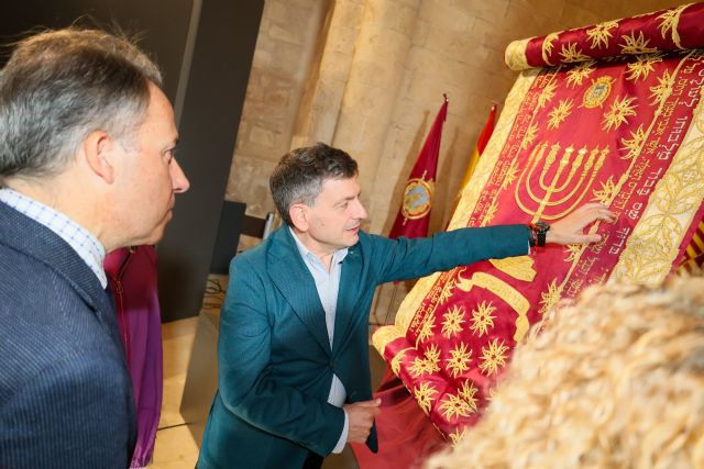 El alcalde de Lorca y el presidente de la Federación San Clemente presentan el nuevo estandarte de Beni Aventuriel y la Píxide de Daysam - 1, Foto 1