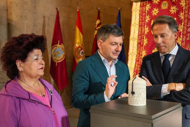 El alcalde de Lorca y el presidente de la Federación San Clemente presentan el nuevo estandarte de Beni Aventuriel y la Píxide de Daysam - 2, Foto 2