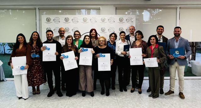 Salud destaca la labor investigadora de la profesión enfermera durante la entrega de los premios del Colegio Oficial de Enfermería - 1, Foto 1