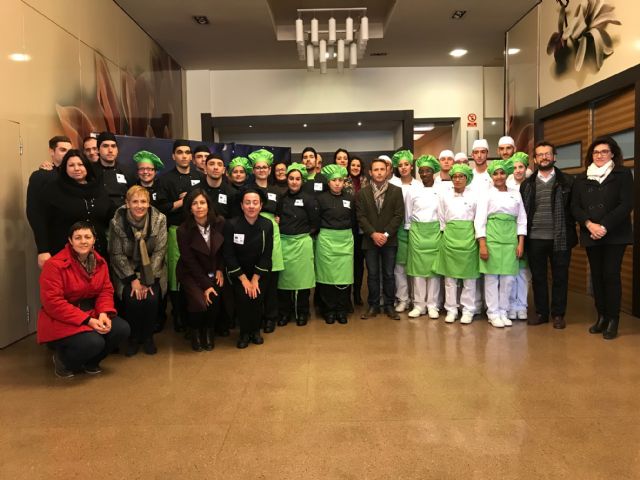 23 jóvenes se forman para ser cocineros y reposteros - 2, Foto 2