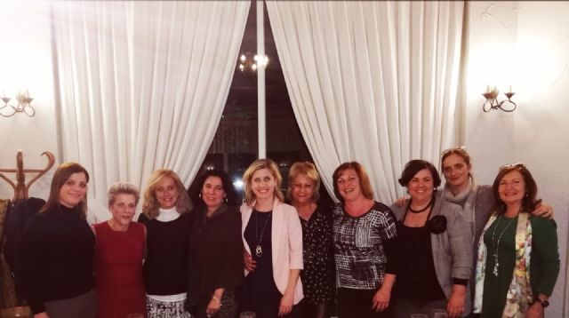 La Alcaldesa de Molina de Segura se reúne con un grupo de mujeres residentes en la Urbanización Altorreal que pretenden fundar una asociación de empresarias - 1, Foto 1