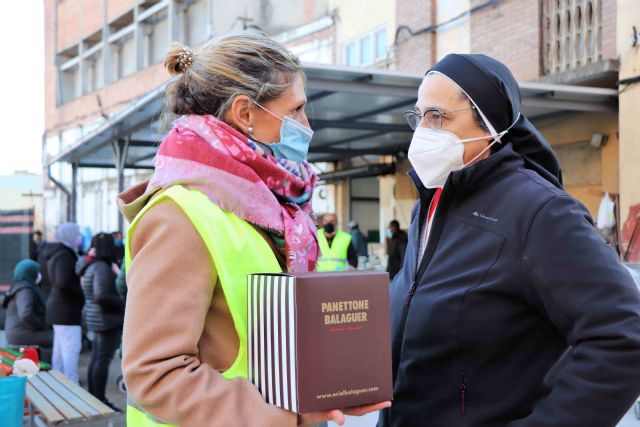 Compass Group reparte 170 panettones al Convento de Santa Clara de Manresa - 1, Foto 1