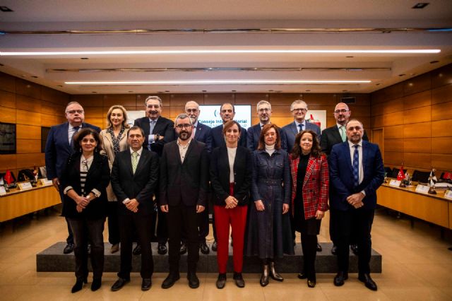 La Región exige al Gobierno de España que aborde de forma urgente la falta de médicos, especialmente de Atención Primaria - 1, Foto 1