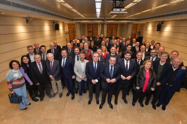 López Miras resalta ante los empresarios la estabilidad y la seguridad jurídica de la Región frente al clima de negocios cada vez menos competitivo en España - 1, Foto 1