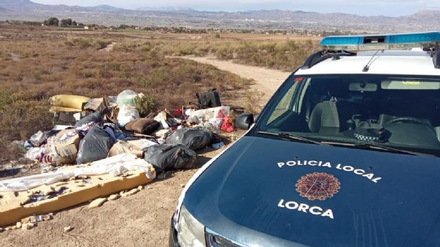 La Policía Local de Lorca localiza al presunto autor de vertidos ilegales en la pedanía de Purias - 1, Foto 1