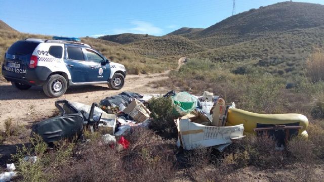 La Policía Local de Lorca localiza al presunto autor de vertidos ilegales en la pedanía de Purias - 2, Foto 2