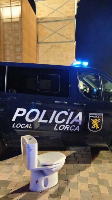 Detenida una persona por robar material del cuarto de baño de la antigua iglesia de San Pedro de Lorca - 3, Foto 3