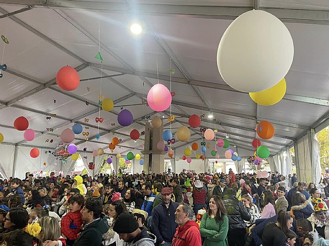 La carpa de la plaza de España salva el martes de reventón - 1, Foto 1