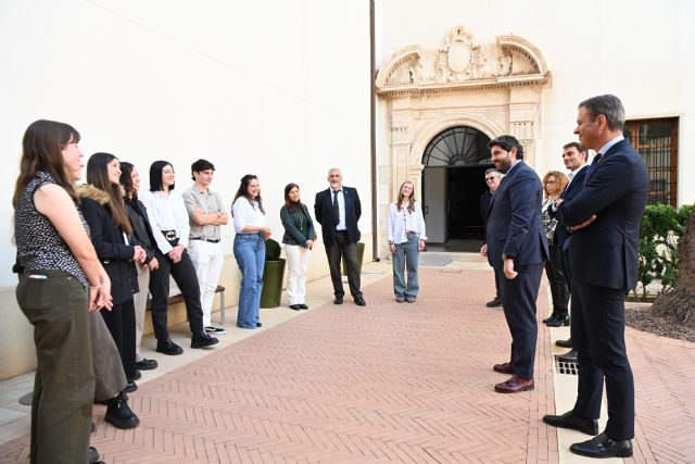 Miras recibe a ocho universitarios argentinos con raíces murcianas que estudian en la Región gracias a las becas Golondrina - 1, Foto 1