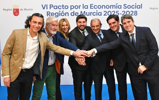 López Miras firma con el sector de la economía social el Pacto Regional 2025-2028, que recoge 100 medidas y 55 millones de euros de inversión, Foto 1