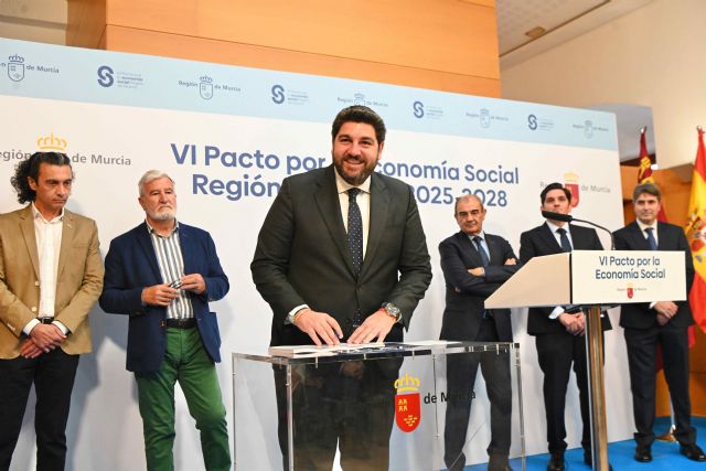 López Miras firma con el sector de la economía social el Pacto Regional 2025-2028, que recoge 100 medidas y 55 millones de euros de inversión, Foto 3