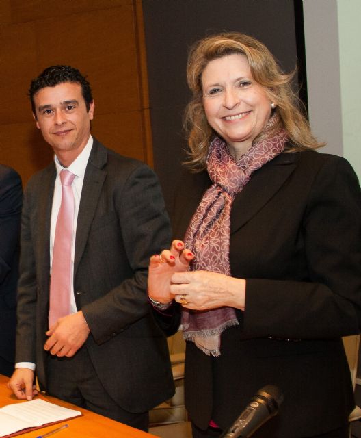 La responsable nacional del proyecto Mujer e Ingeniería, Sara Gómez, presenta esta iniciativa de la Real Academia de España a los recién graduados en la rama industrial de Murcia - 1, Foto 1