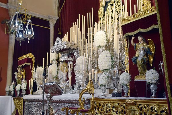 Altar de Cultos de la Hermandad de la Soledad de Alcalá del Río para la celebración del Septenario en honor a la Virgen de los Dolores en su Soledad Coronada - 5, Foto 5