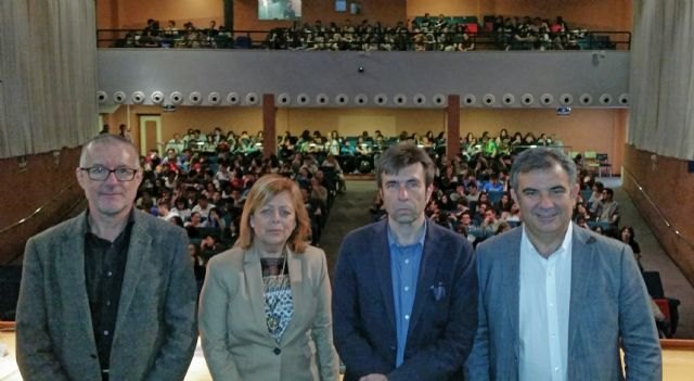 Más de 400 alumnos de colegios e institutos participan en una nueva conferencia de divulgación científica - 1, Foto 1