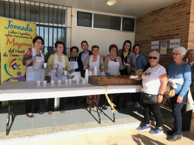 300 mayores del municipio participaron en la XI Jornada Lúdico Deportiva en Torre Pacheco - 3, Foto 3