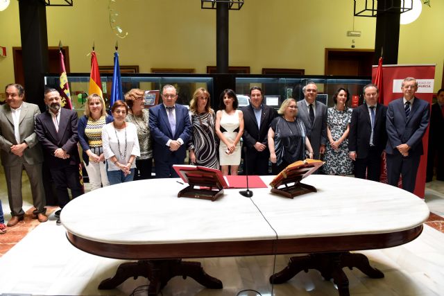 Toma de posesión de ocho catedráticos y profesores titulares de la UMU - 1, Foto 1