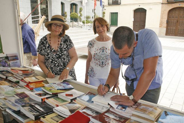 Recta final de la I Feria del Libro de Calzada de Calatrava, con más firmas, presentaciones y el recital 'La palabra herida' - 5, Foto 5