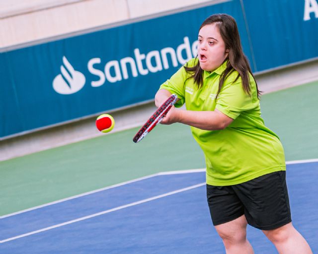 La Fundación Rafa Nadal y la Universidad de Navarra han publicado el estudio de caso Más Que Tenis impulsado por Banco Santander - 1, Foto 1