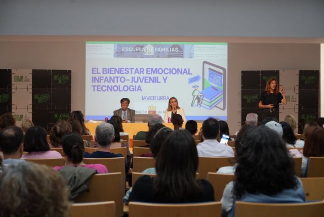 Primera sesión formativa de la Escuela de Familias de Política Social con la conferencia del psicólogo Javier Urra - 2, Foto 2