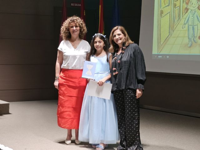 Entregados los premios del certamen de relatos de aulas hospitalarias ´En mi verso soy libre´ Entregados los premios del certamen de relatos de aulas hospitalarias ´En mi verso soy libre´