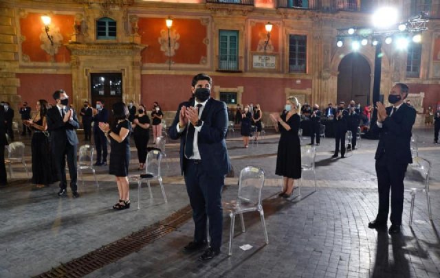 La Región de Murcia rinde homenaje a las víctimas del Covid-19 y a todos los que luchan cada día desde primera línea para hacerle frente - 3, Foto 3