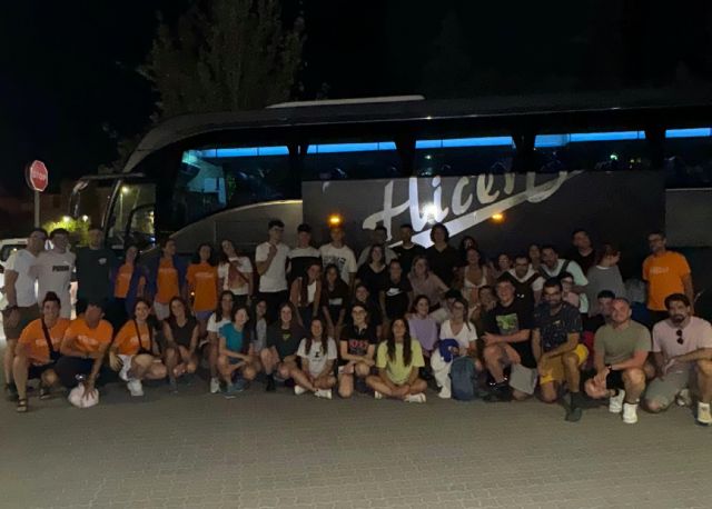 Parte el autobús con los jóvenes de Bullas que harán durante esta semana el Camino de Santiago - 1, Foto 1