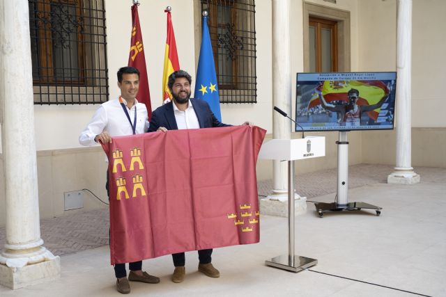 López Miras recibe a Miguel Ángel López por su oro y valora que los atletas de la Región son espejos para miles de niños - 2, Foto 2