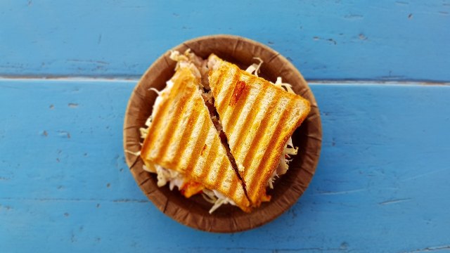 Cobrar por partir un sándwich, poner un plato extra o calentar un biberón: así pueden tomarte el pelo - 1, Foto 1