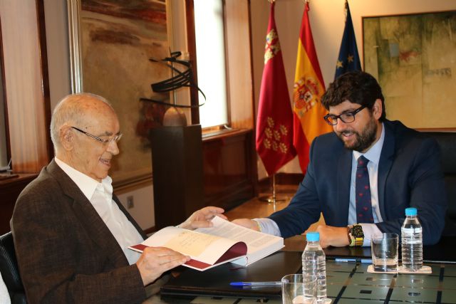 El presidente de la Comunidad recibe al cocinero murciano Raimundo González - 2, Foto 2