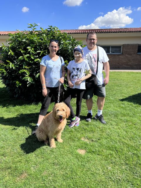 Los perros guía de la ONCE cumplen el deseo de Alba, una niña con cáncer - 2, Foto 2