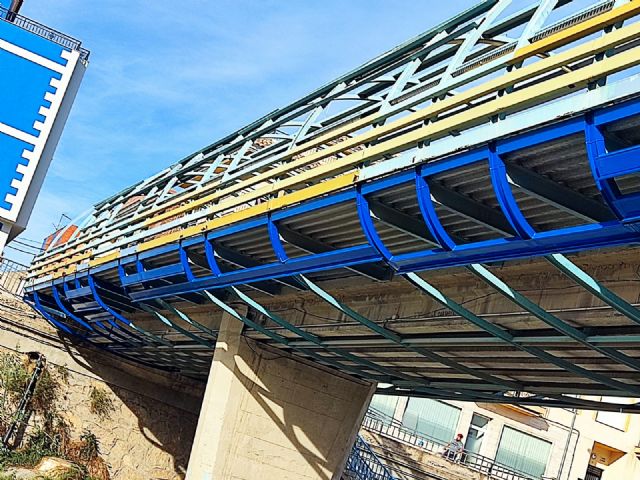 El Ayuntamiento ejecuta obras de mantenimiento en la pasarela y en el puente que cruzan la Rambla de Nogalte - 1, Foto 1