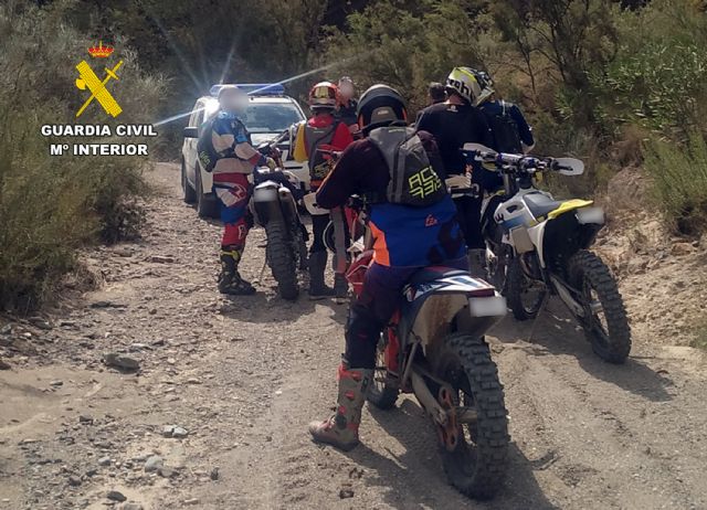 La Guardia Civil localiza a un grupo de motoristas que circulaba monte a través en Totana - 2, Foto 2