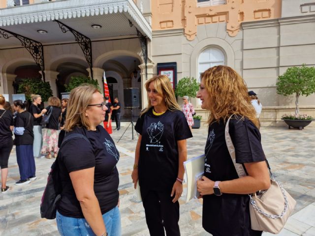 La concentración ciudadana ´Alza la voz contra la trata´ llega a la Plaza Romea para gritar contra el tráfico de personas - 2, Foto 2