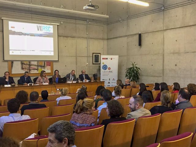 La empresa será responsable o no será empresa según Juan José Almagro en una charla ofrecida en la Universidad de Murcia - 1, Foto 1