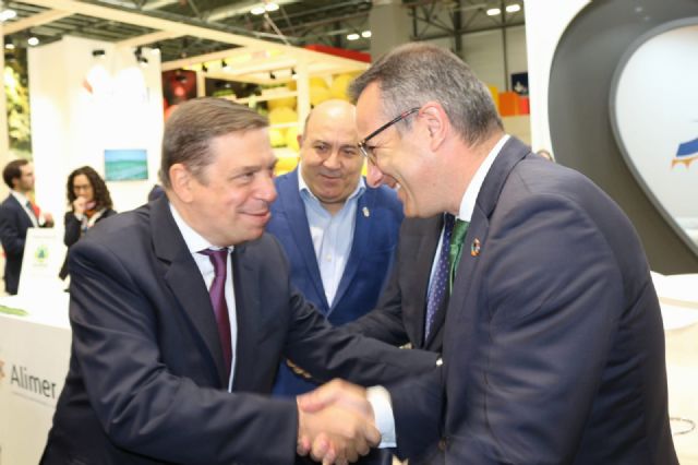 Diego Conesa visita con el ministro de Agricultura los expositores murcianos de Fruit Attraction para poner en valor al sector regional - 2, Foto 2