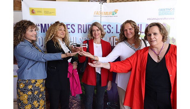 En cumplimiento del ODS 17, las mujeres rurales de FADEMUR han recabado el apoyo del Ministerio de Agricultura, Pesca y Alimentación, de Aviadoras y de RPASCORSO para organizar este curso., Foto 1