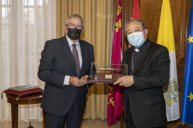 El Nuncio de la Santa Sede destaca la colaboración existente Instituciones y la Iglesia en Murcia, en su visita a la Asamblea Regional - 1, Foto 1