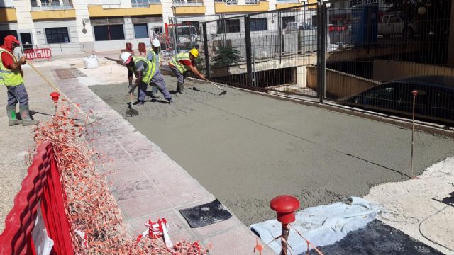 La renovación de la zona peatonal aledaña al centro de salud de San Andrés permitirá el paso de los vehículos de emergencias - 1, Foto 1