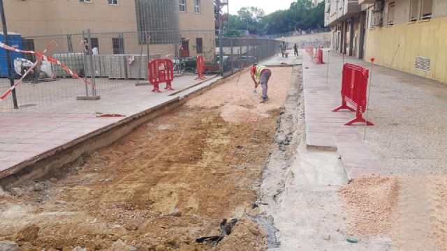 La renovación de la zona peatonal aledaña al centro de salud de San Andrés permitirá el paso de los vehículos de emergencias - 3, Foto 3